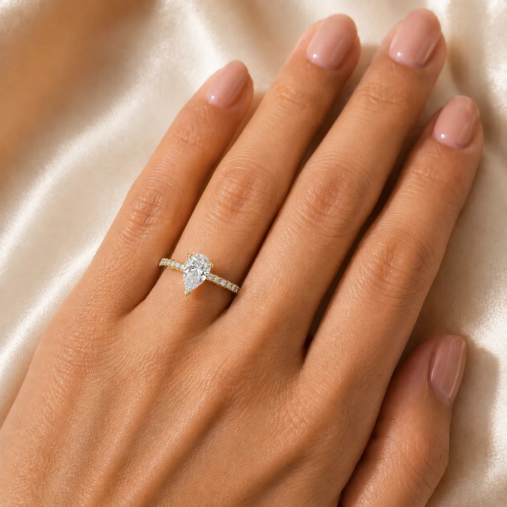 Luminous Promise Ring with Round Elegance