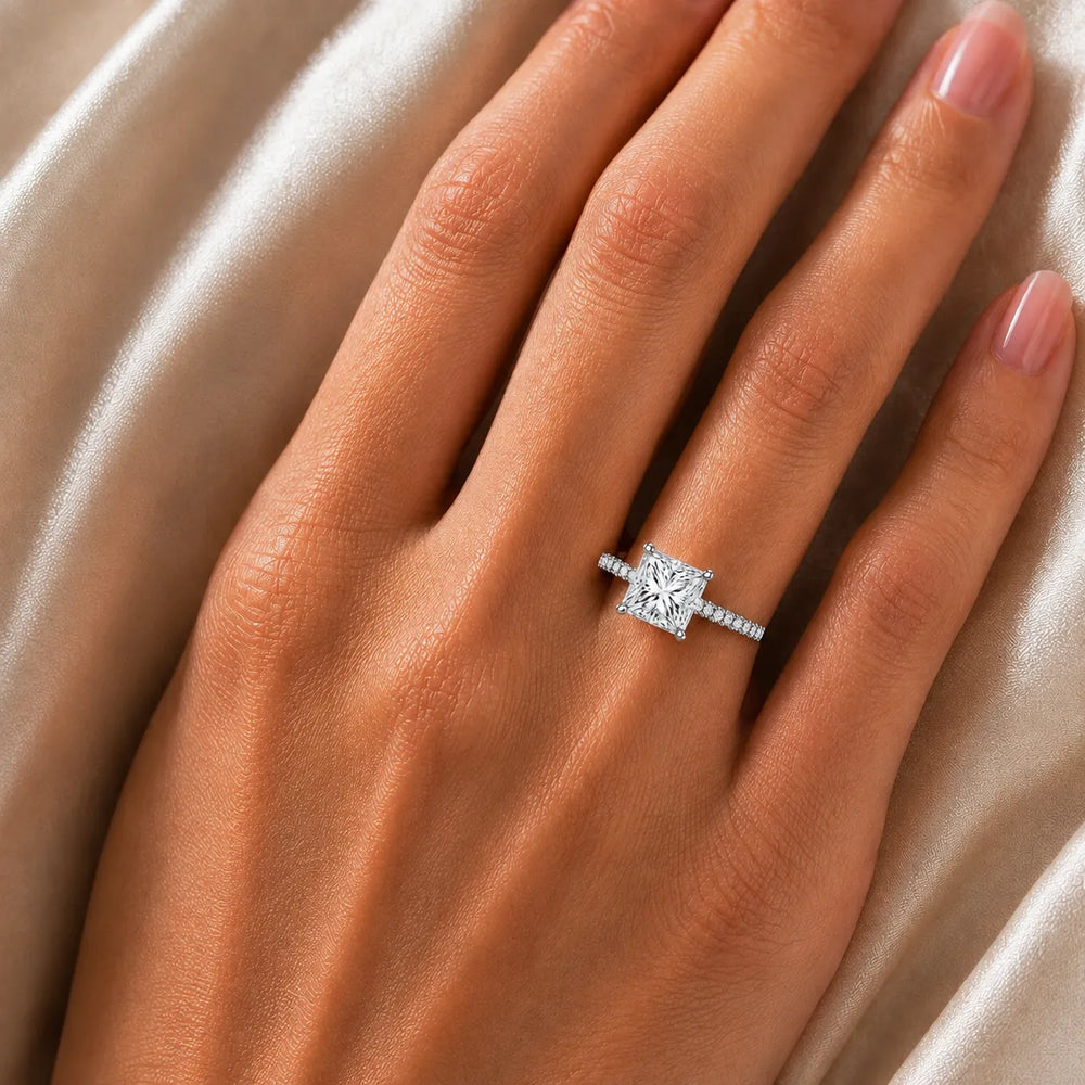 Luminous Promise Ring with Round Elegance