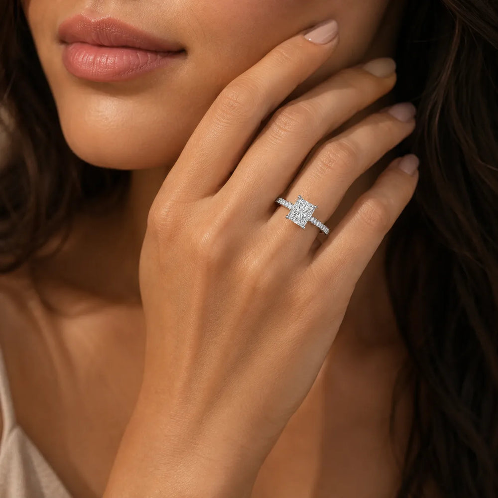 Luminous Promise Ring with Round Elegance