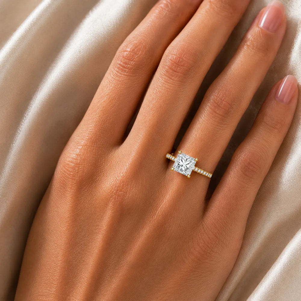 Luminous Promise Ring with Round Elegance