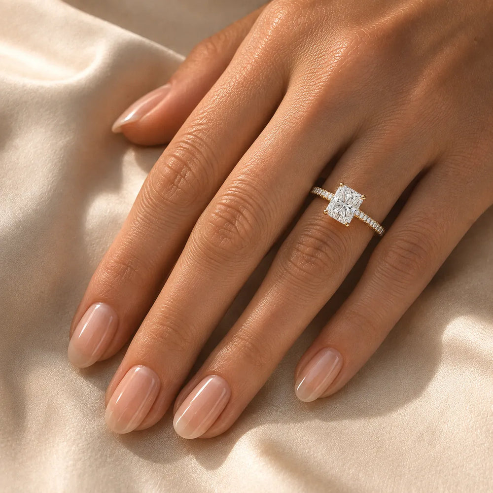 Luminous Promise Ring with Round Elegance