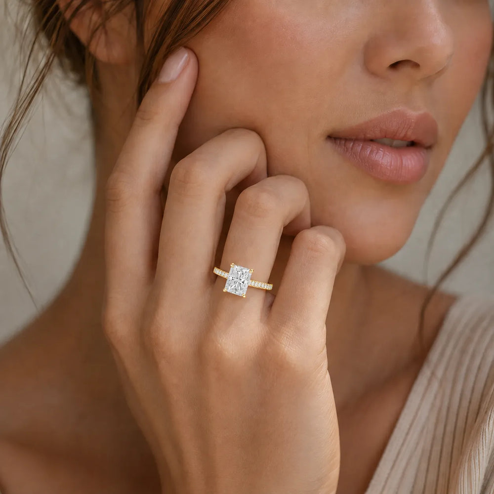 Luminous Promise Ring with Round Elegance