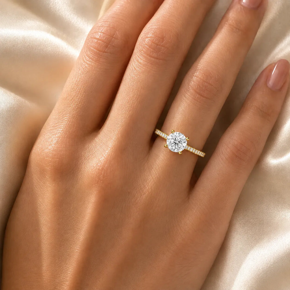 Luminous Promise Ring with Round Elegance