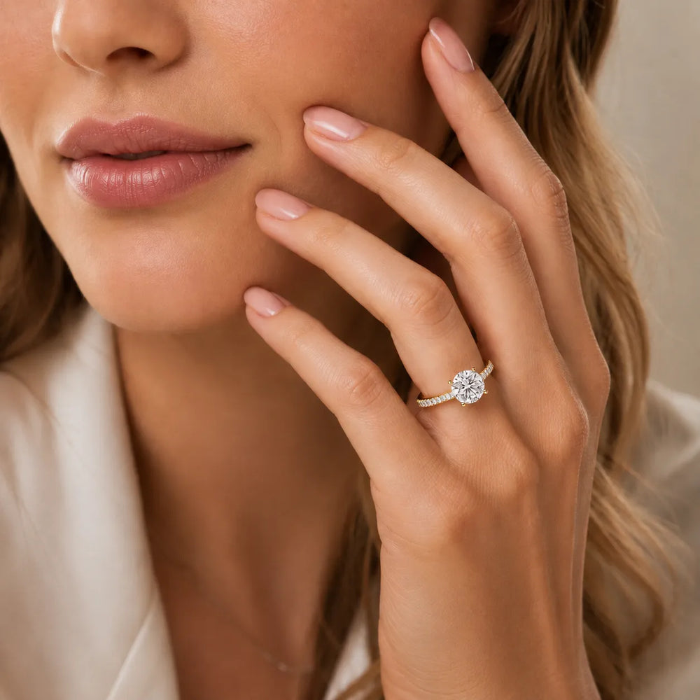 Luminous Promise Ring with Round Elegance