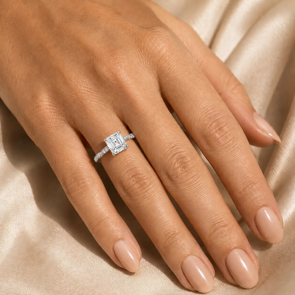 Classic Engagement Ring with Modern Luxury and Refined Beauty