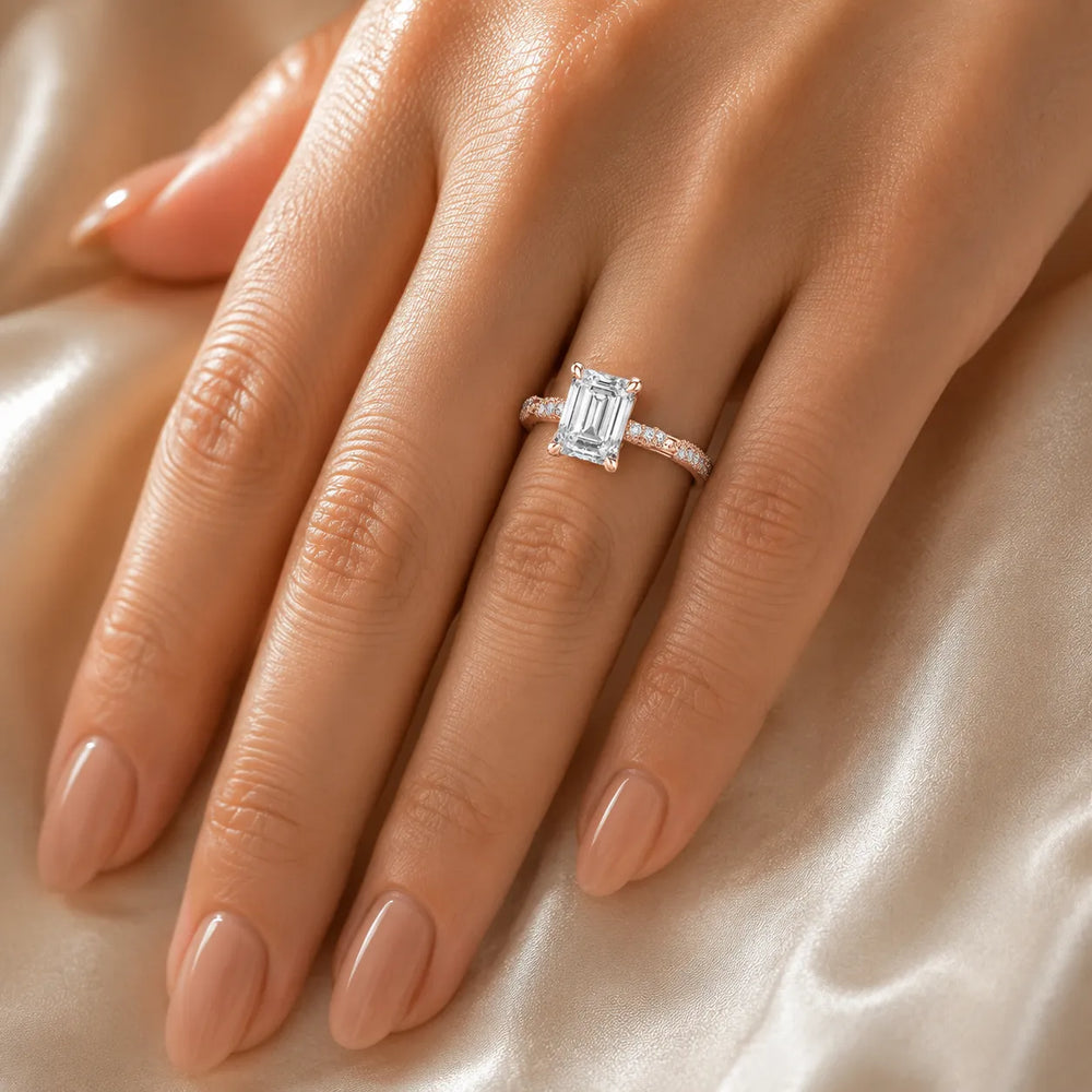 Classic Engagement Ring with Modern Luxury and Refined Beauty