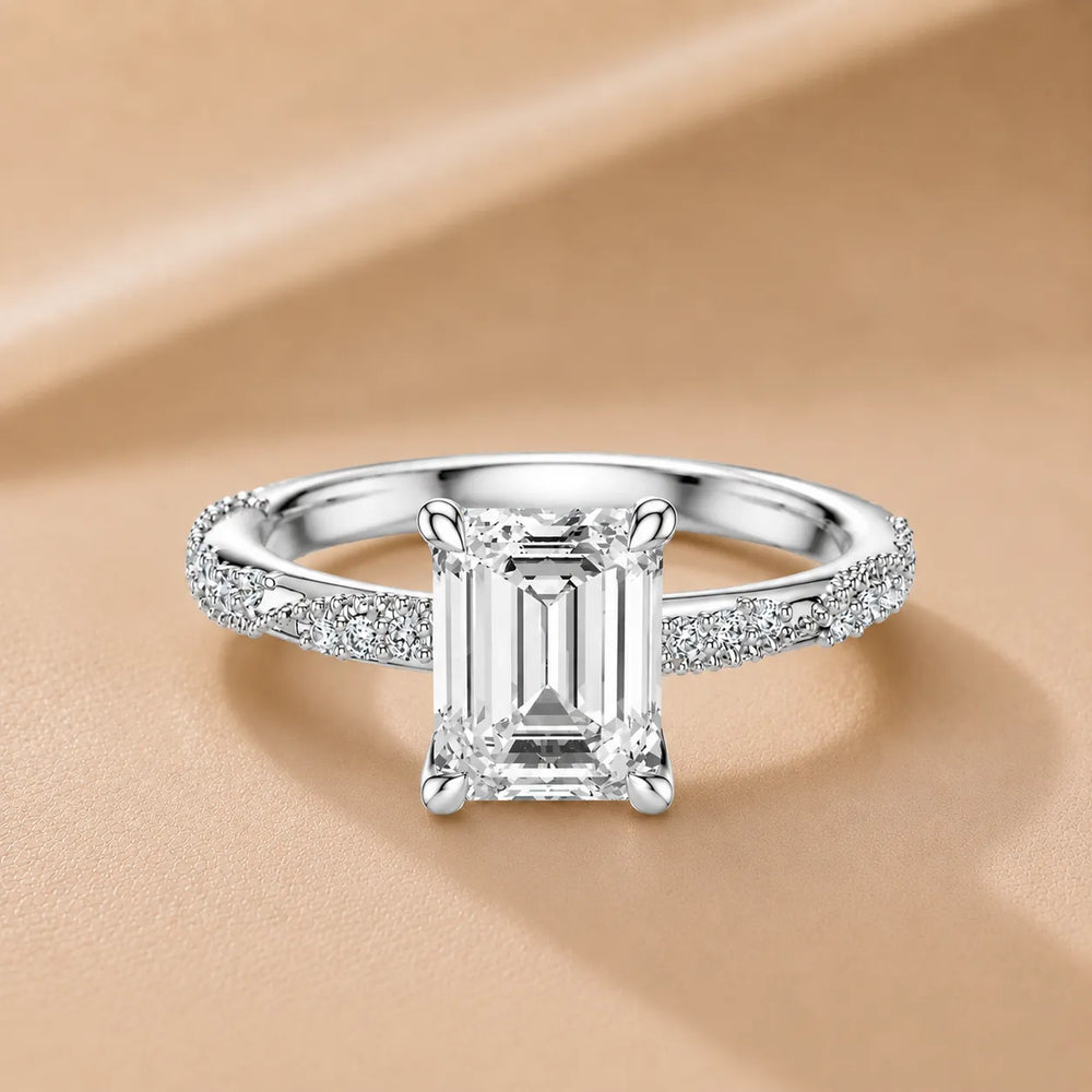 Classic Engagement Ring with Modern Luxury and Refined Beauty