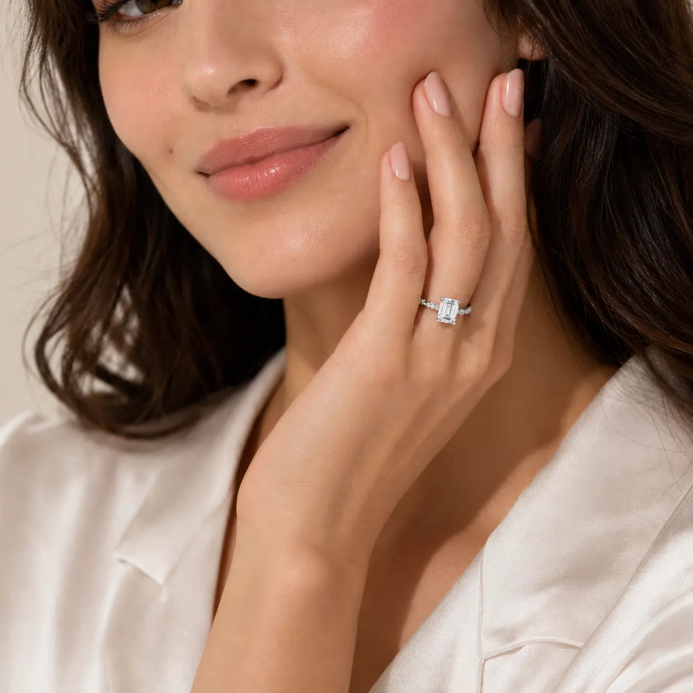 Classic Engagement Ring with Modern Luxury and Refined Beauty