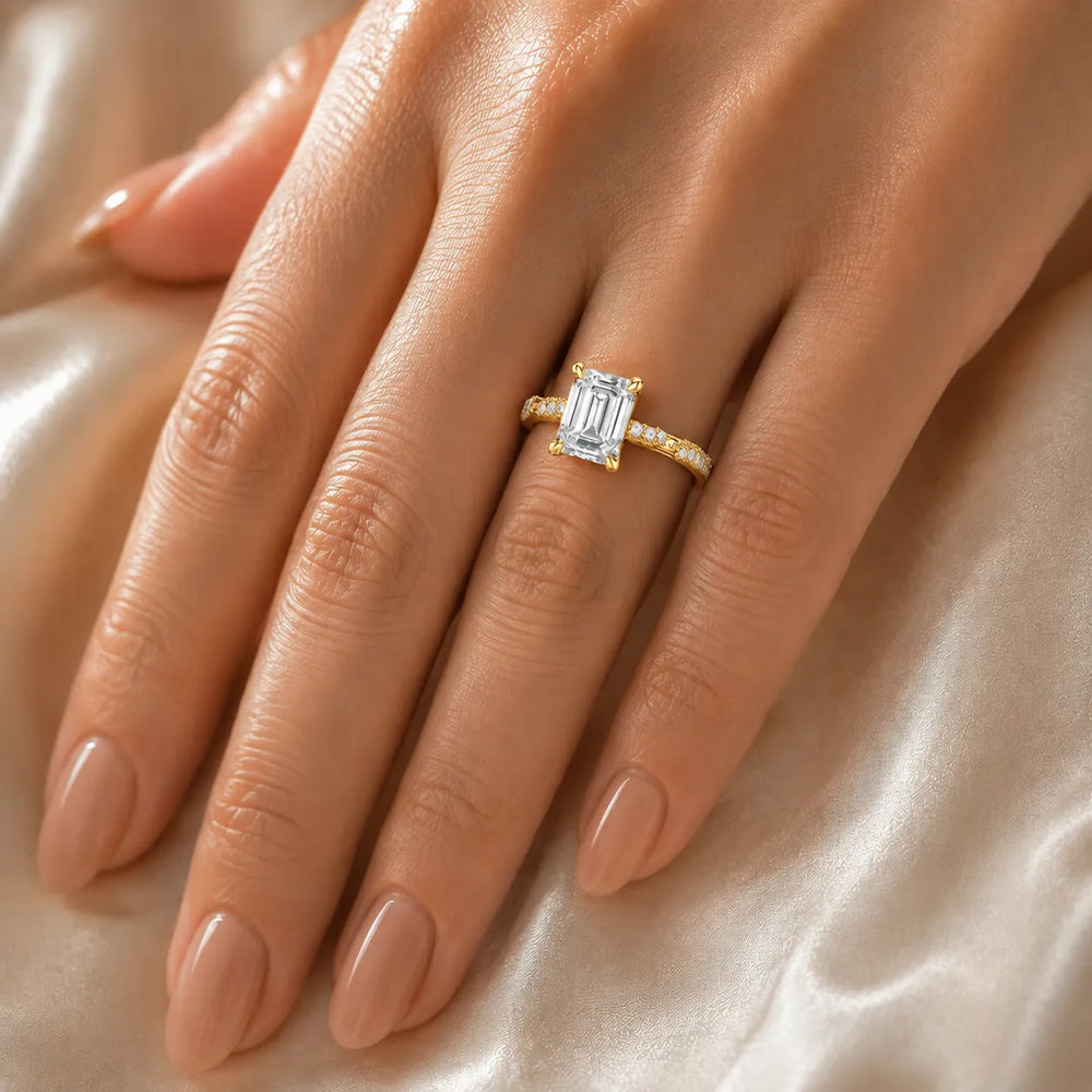Classic Engagement Ring with Modern Luxury and Refined Beauty