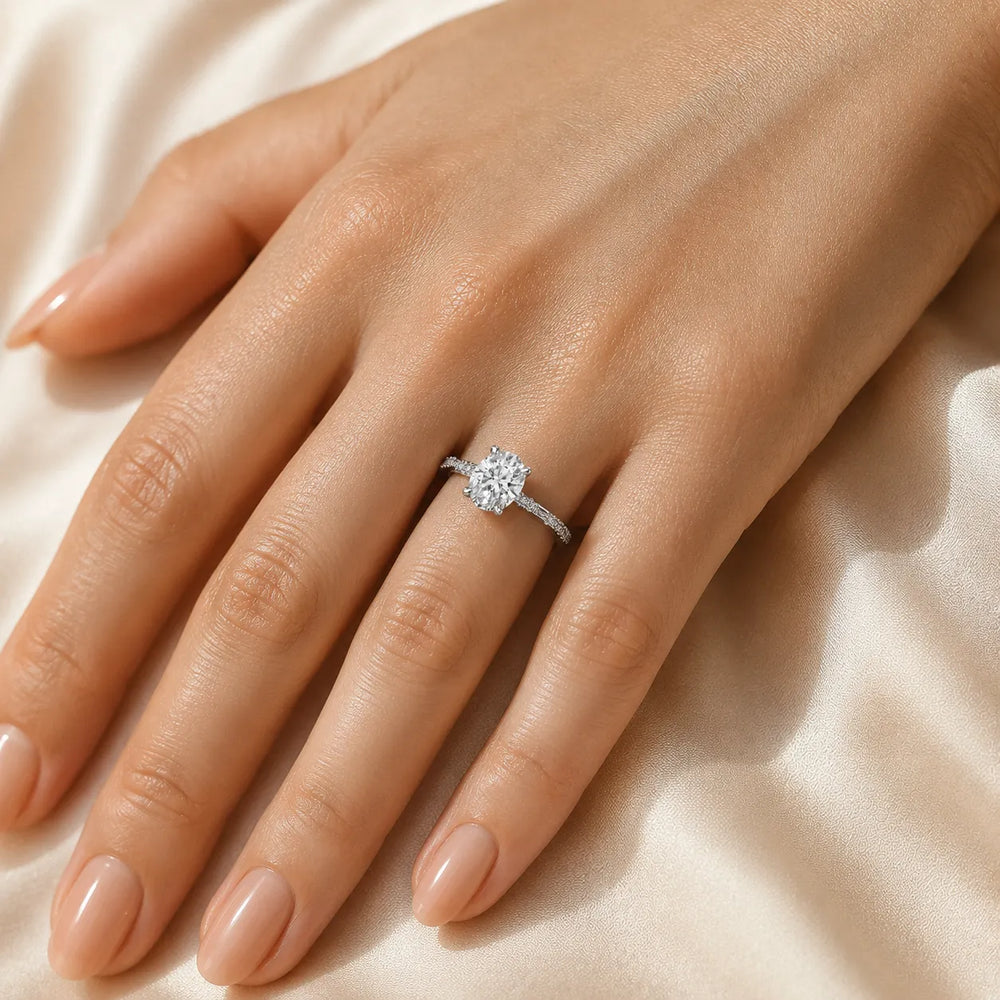 Classic Engagement Ring with Modern Luxury and Refined Beauty