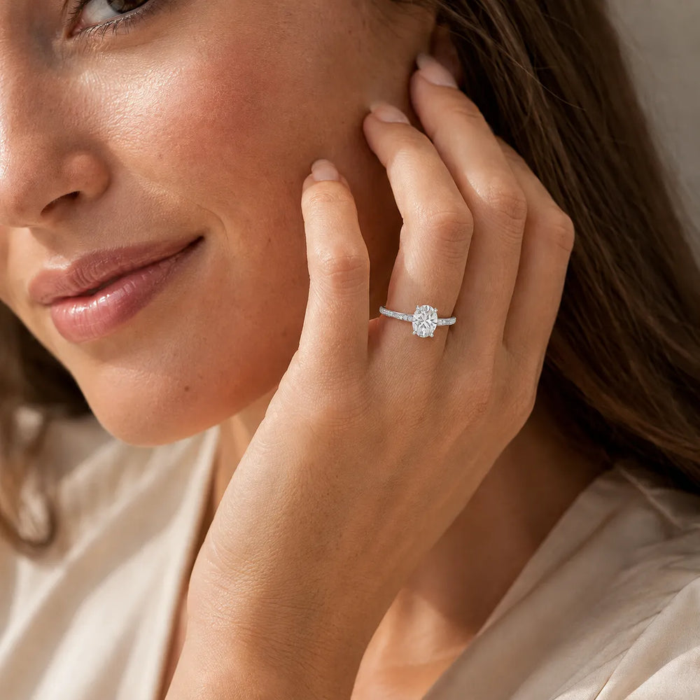 Classic Engagement Ring with Modern Luxury and Refined Beauty