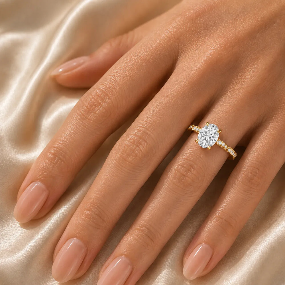 Classic Engagement Ring with Modern Luxury and Refined Beauty