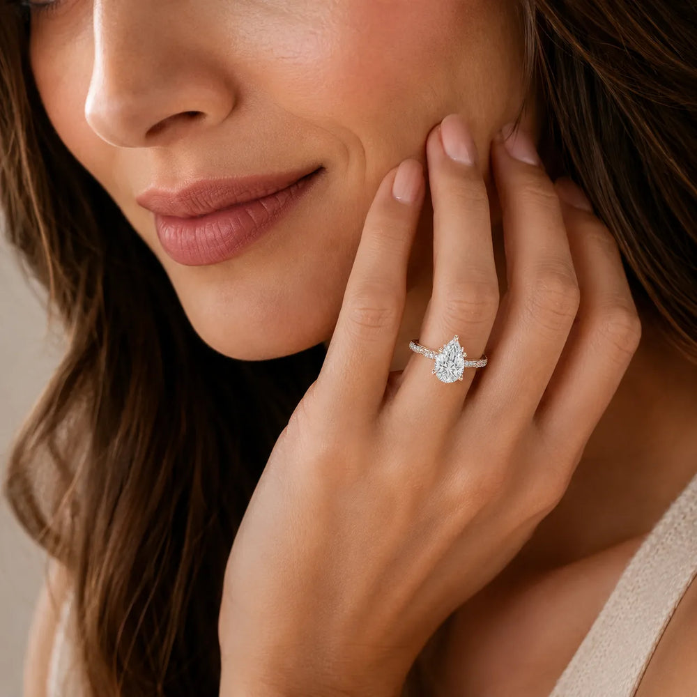 Classic Engagement Ring with Modern Luxury and Refined Beauty