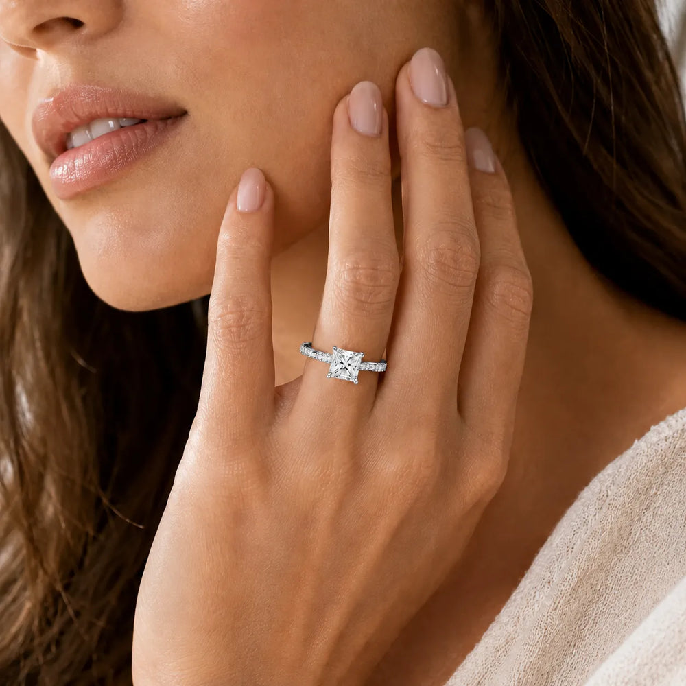 Classic Engagement Ring with Modern Luxury and Refined Beauty
