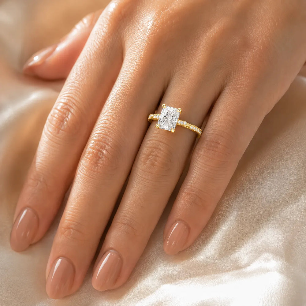 Classic Engagement Ring with Modern Luxury and Refined Beauty