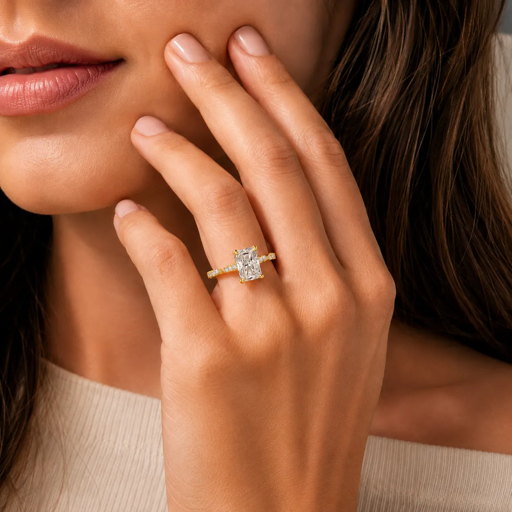 Classic Engagement Ring with Modern Luxury and Refined Beauty