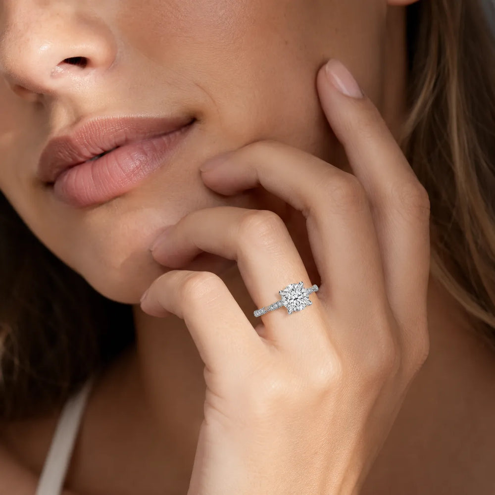Classic Engagement Ring with Modern Luxury and Refined Beauty