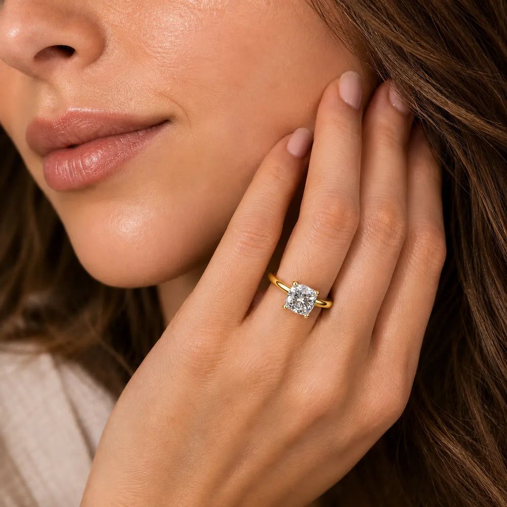 Romantic Solitaire Ring with Classic Setting