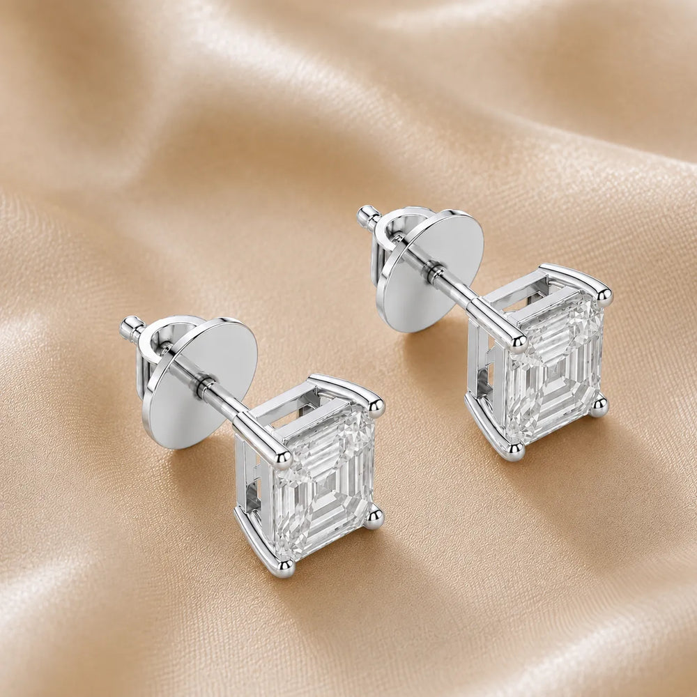 The Classic Brilliance Studs earring