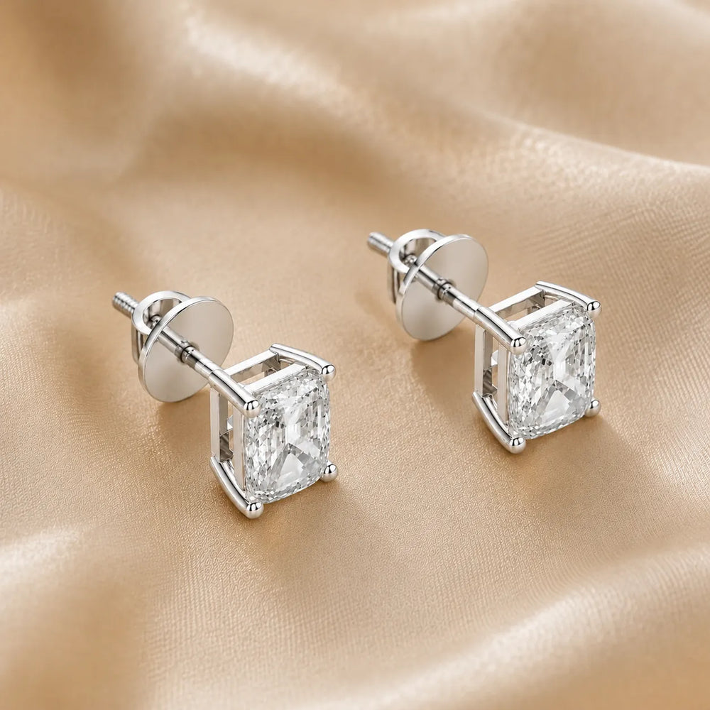 The Classic Brilliance Studs earring