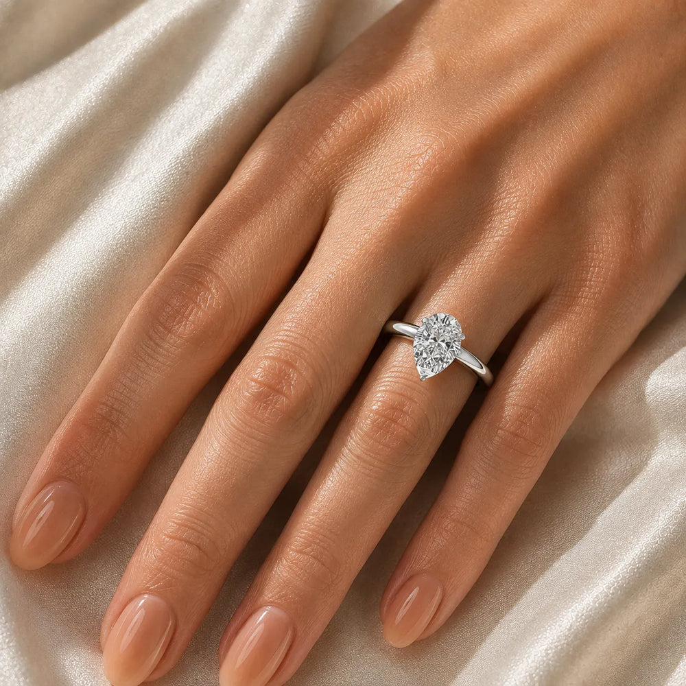 Elegant Solitaire Ring with Timeless Appeal
