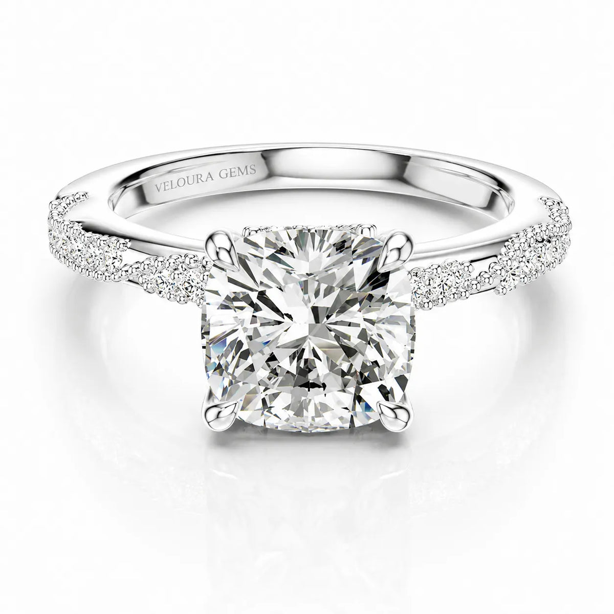 Classic Engagement Ring with Modern Luxury and Refined Beauty