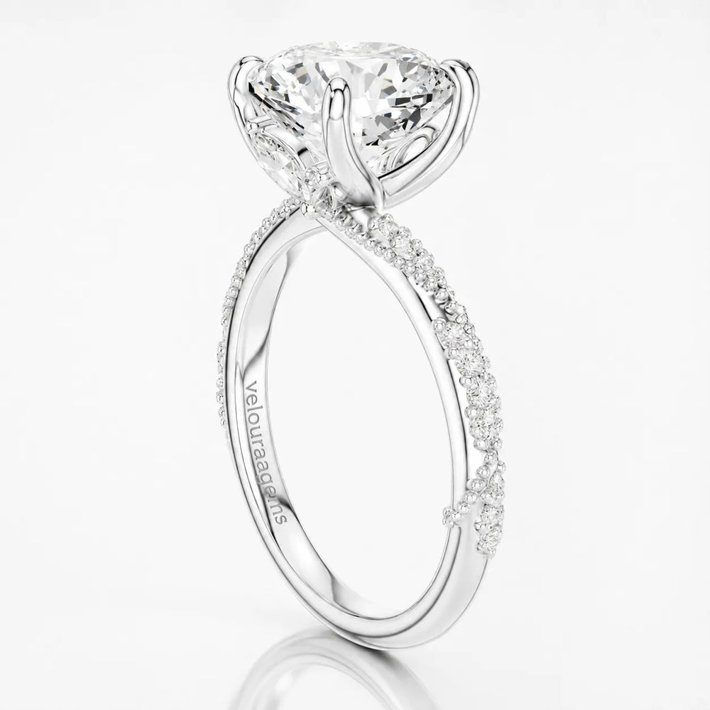 Classic Engagement Ring with Modern Luxury and Refined Beauty