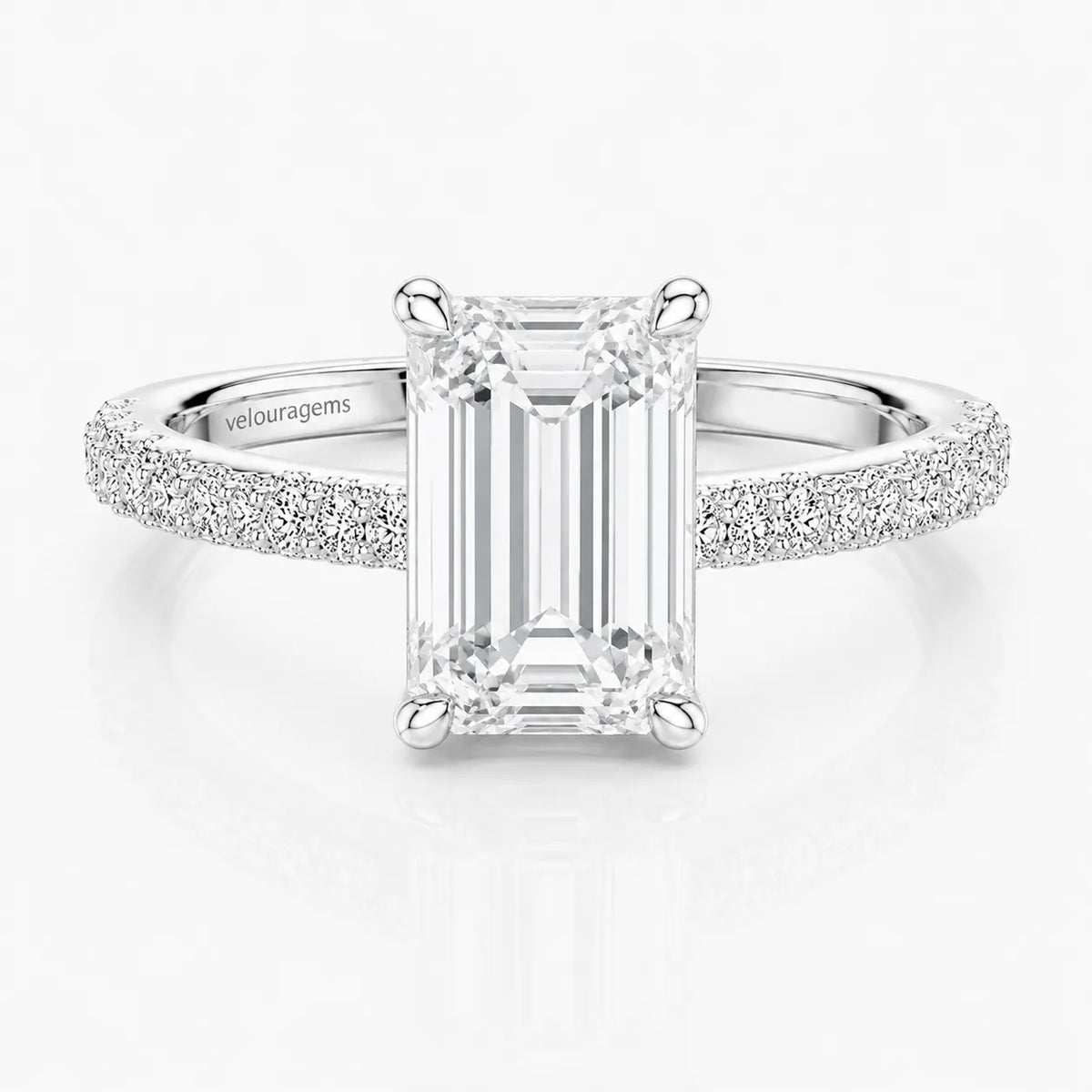 Classic Engagement Ring with Modern Luxury and Refined Beauty