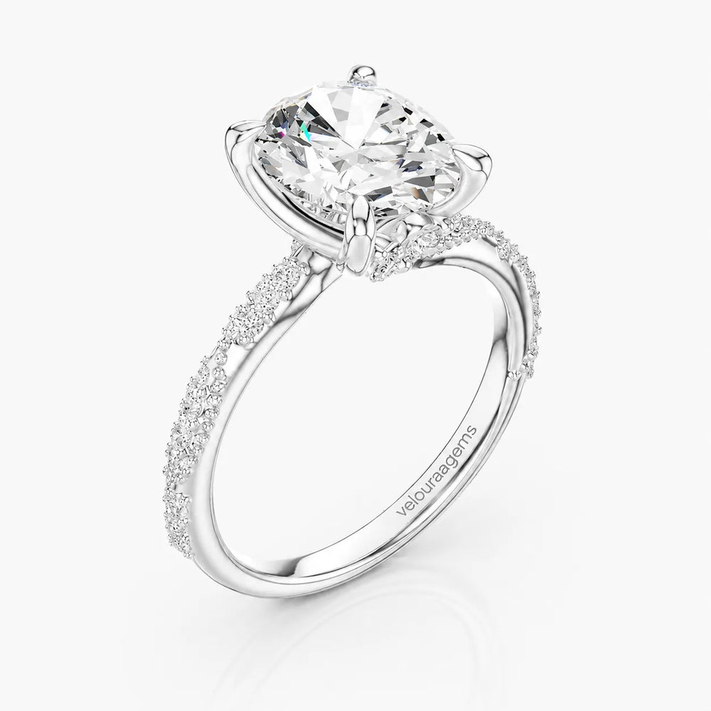 Classic Engagement Ring with Modern Luxury and Refined Beauty