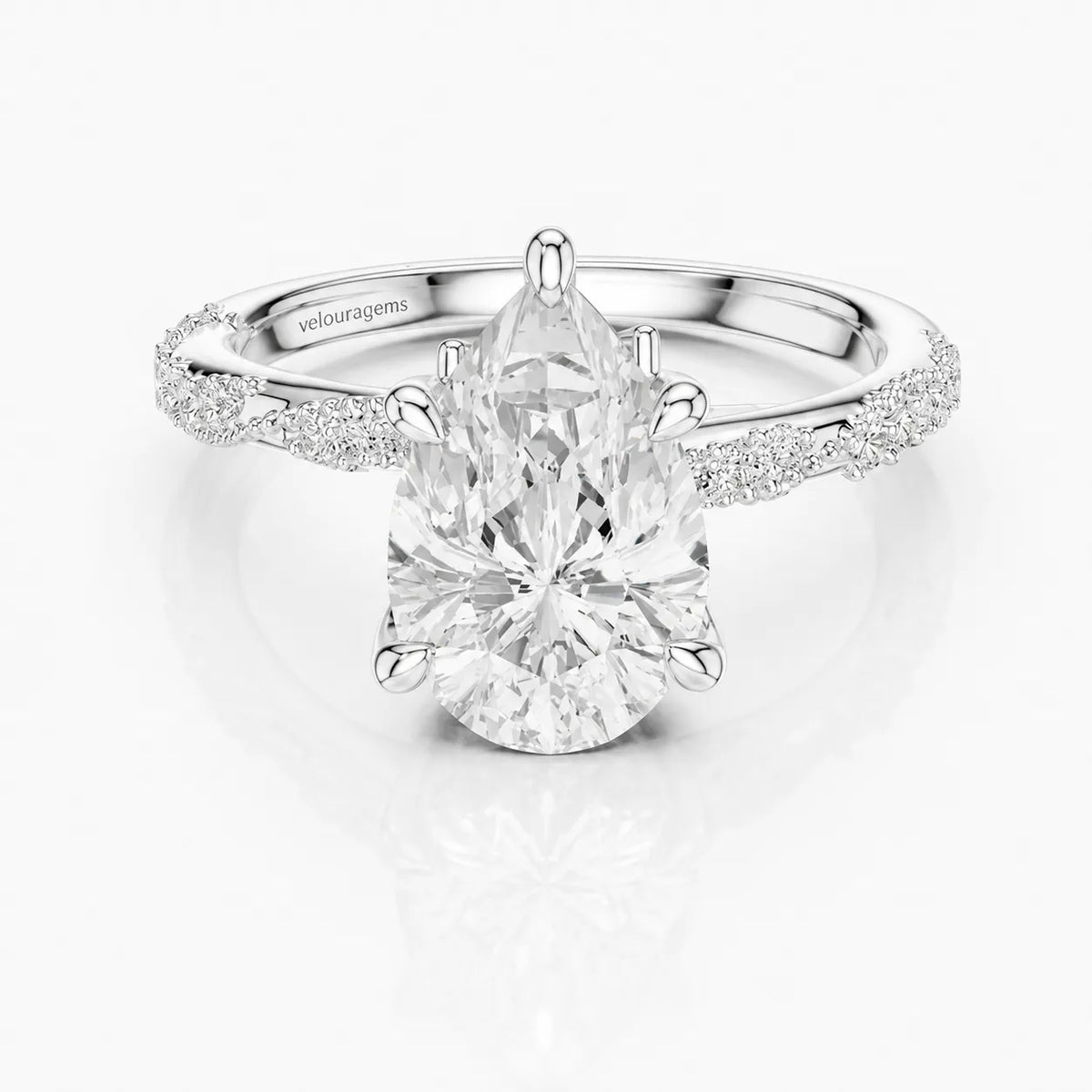 Classic Engagement Ring with Modern Luxury and Refined Beauty