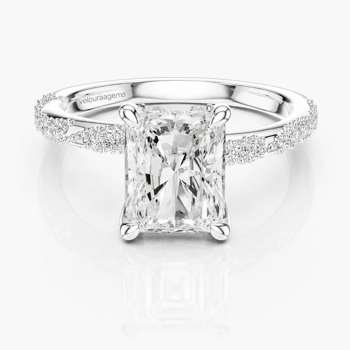 Classic Engagement Ring with Modern Luxury and Refined Beauty