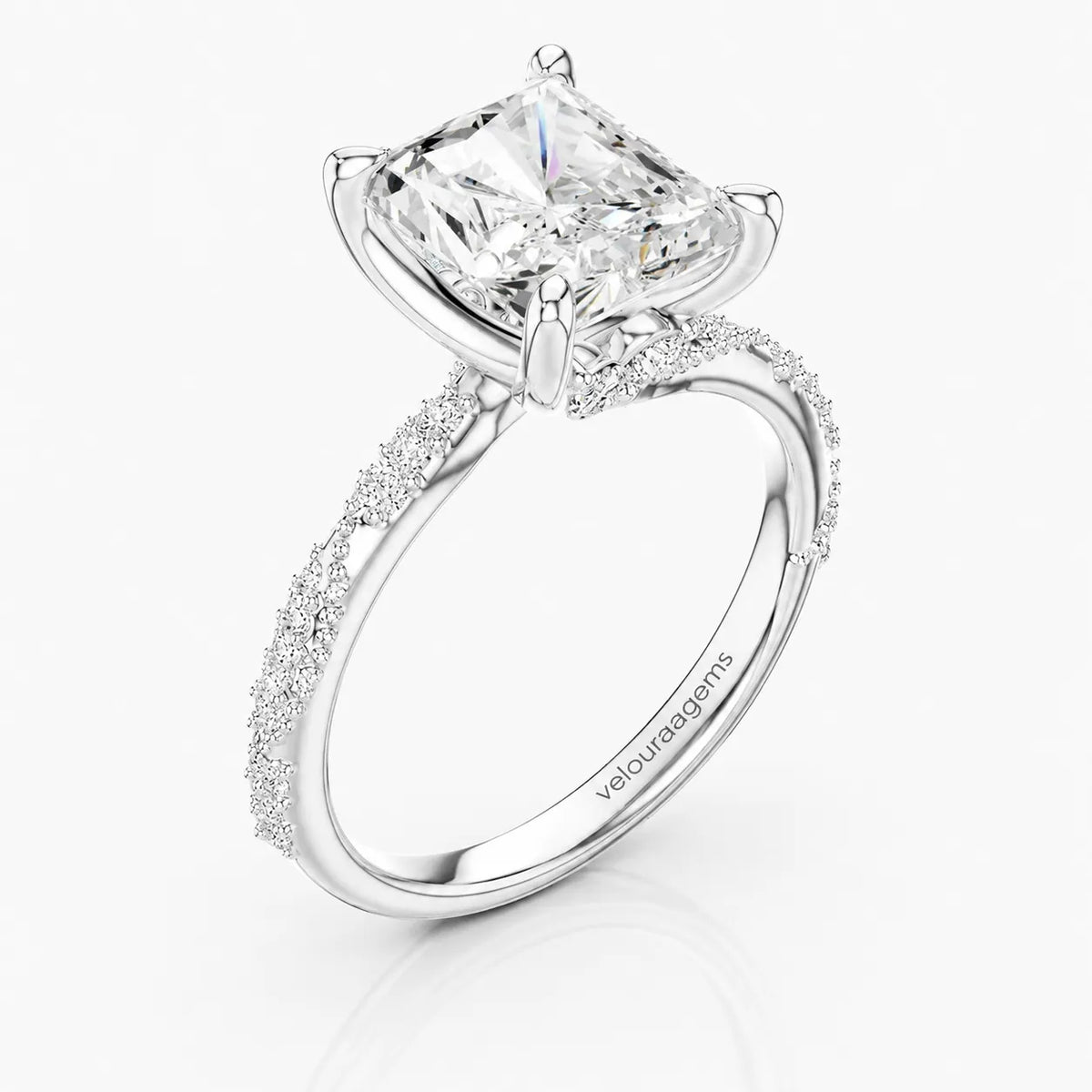 Classic Engagement Ring with Modern Luxury and Refined Beauty