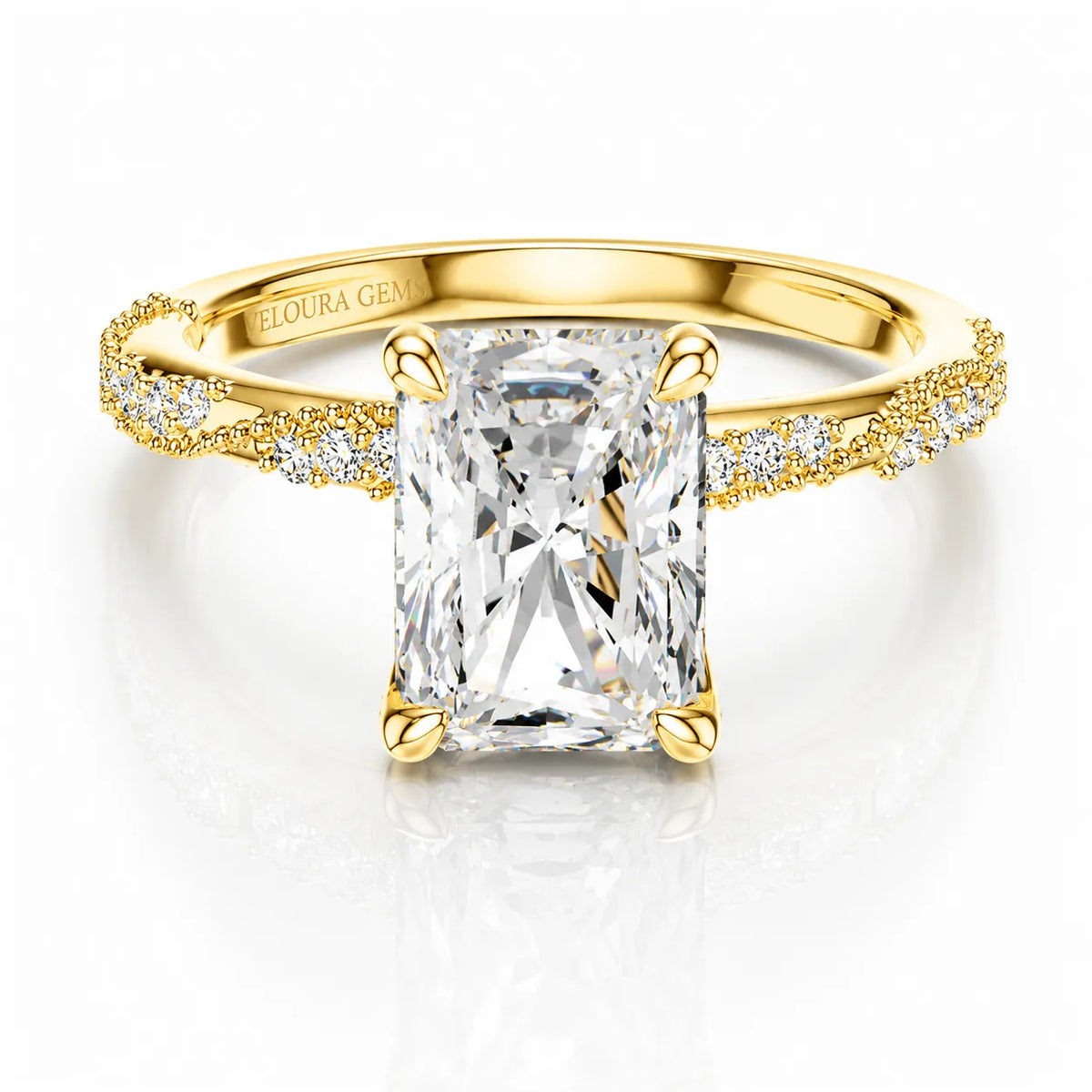 Classic Engagement Ring with Modern Luxury and Refined Beauty