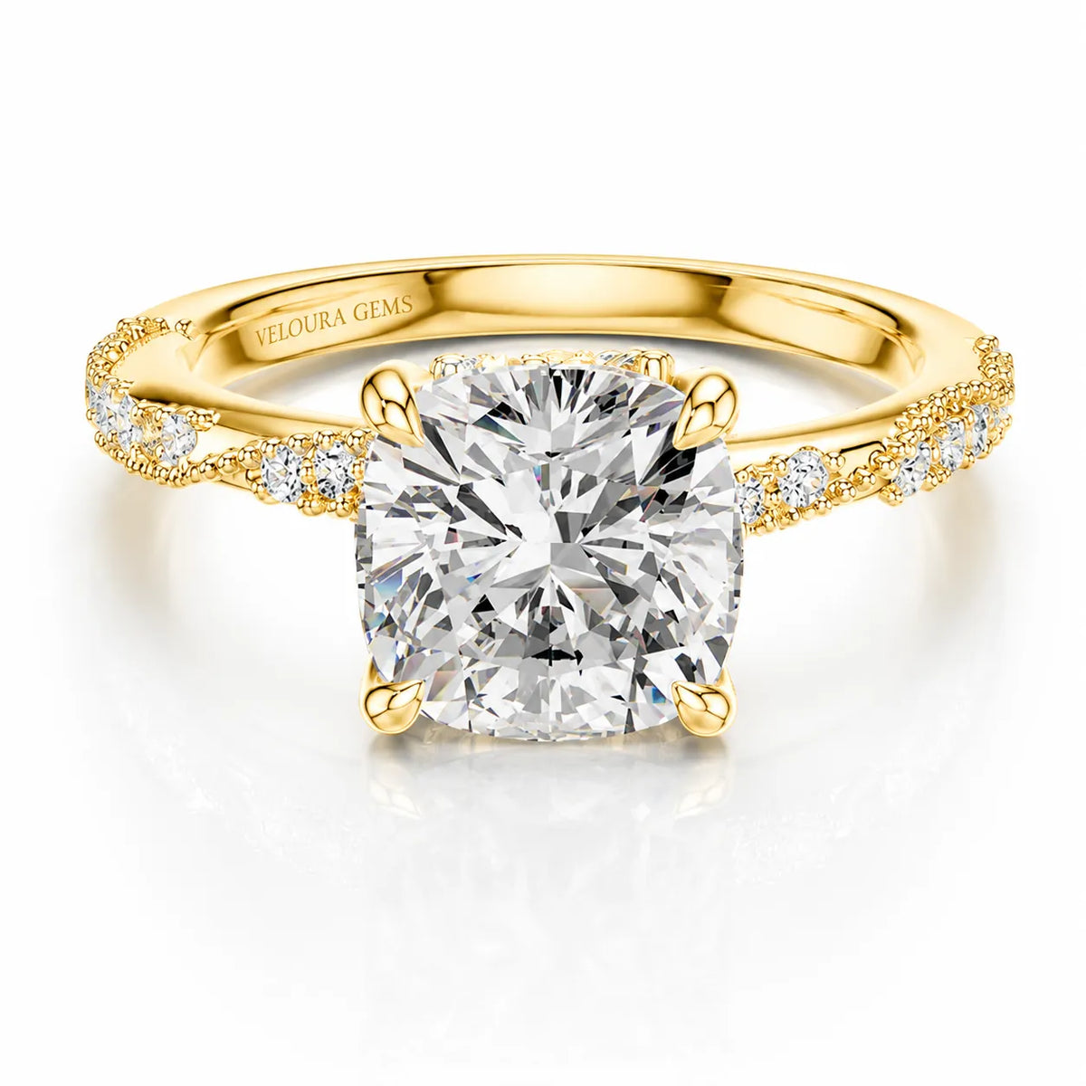 Classic Engagement Ring with Modern Luxury and Refined Beauty