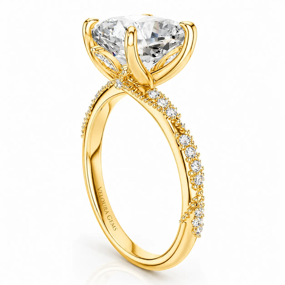Classic Engagement Ring with Modern Luxury and Refined Beauty