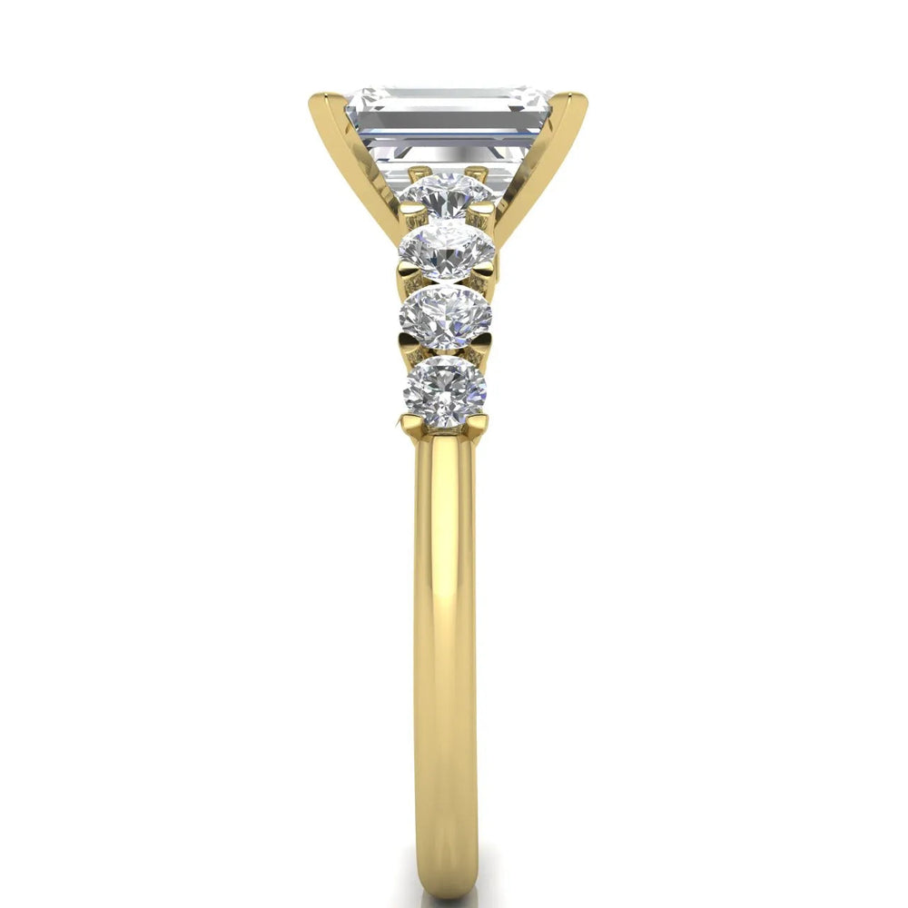 Elegant Solitaire Ring with Accent Stones – Round (925 Sterling Silver)