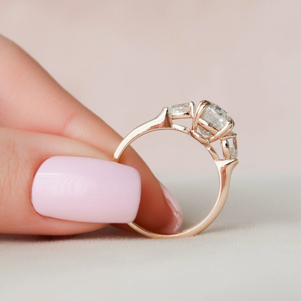 Oval Cut Labgrown Engagement Ring