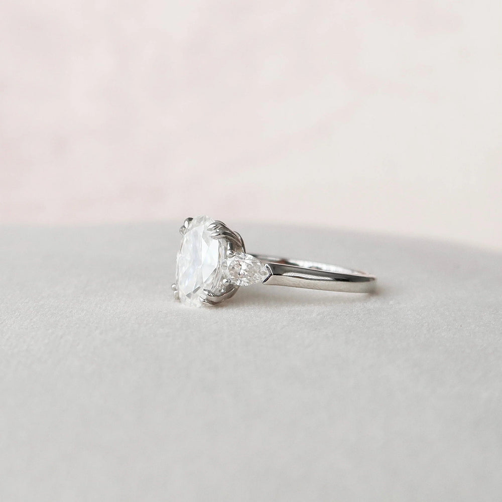Oval Cut Labgrown Engagement Ring