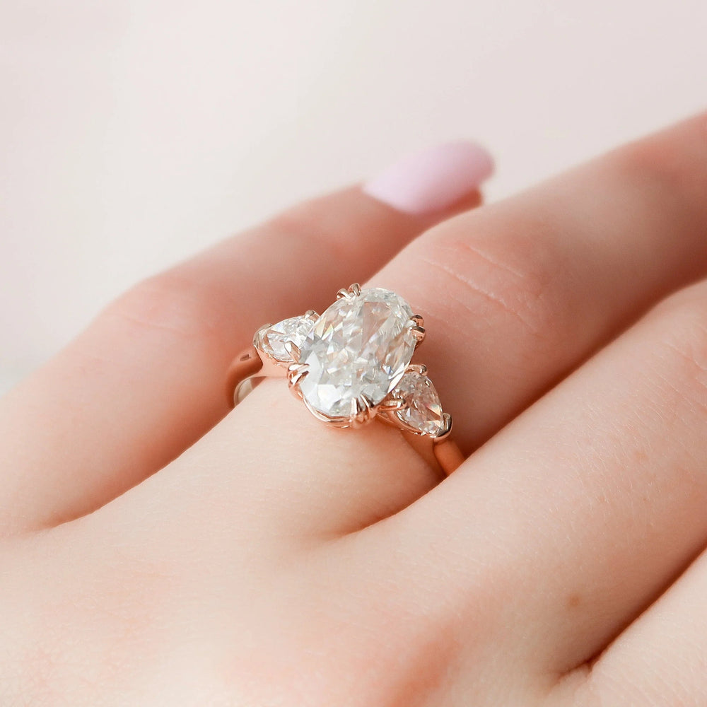 Oval Cut Labgrown Engagement Ring