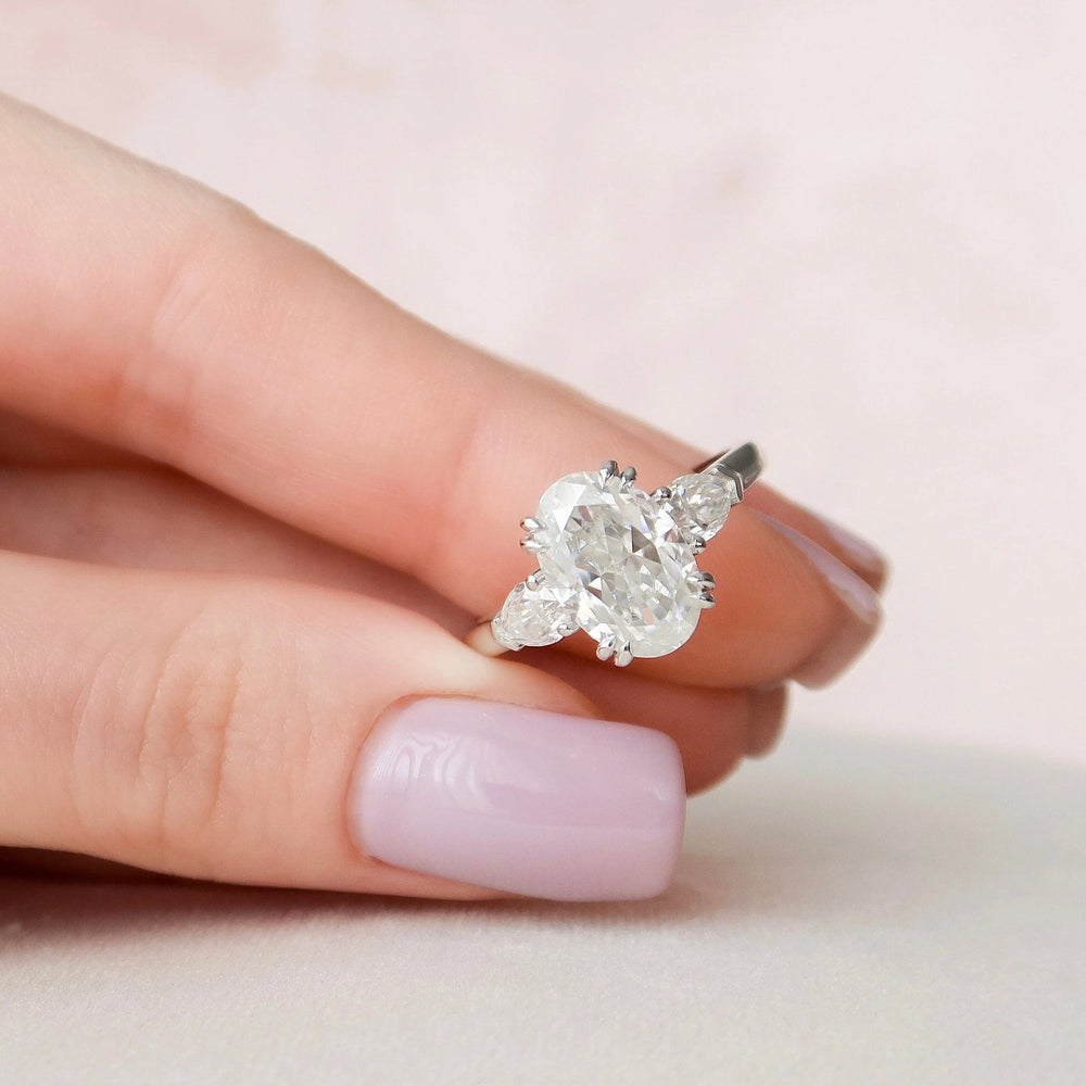 Oval Cut Labgrown Engagement Ring