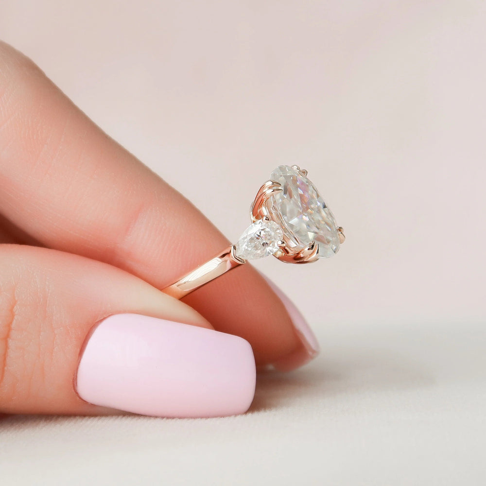 Oval Cut Labgrown Engagement Ring