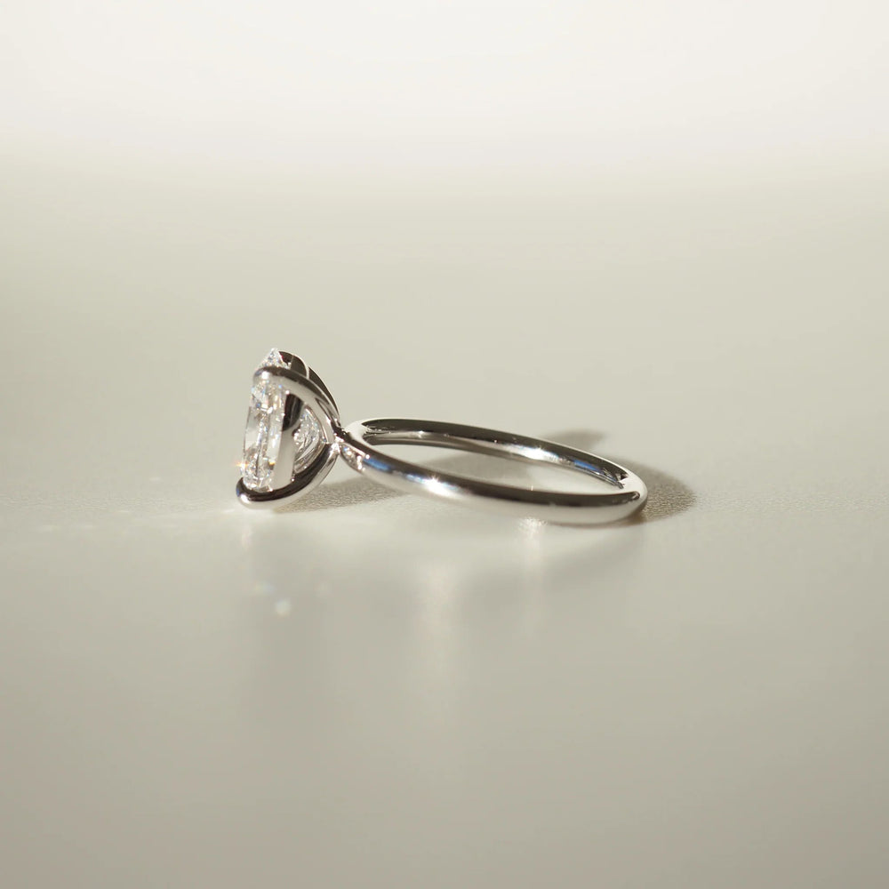 Oval Cut Labgrown Engagement Ring