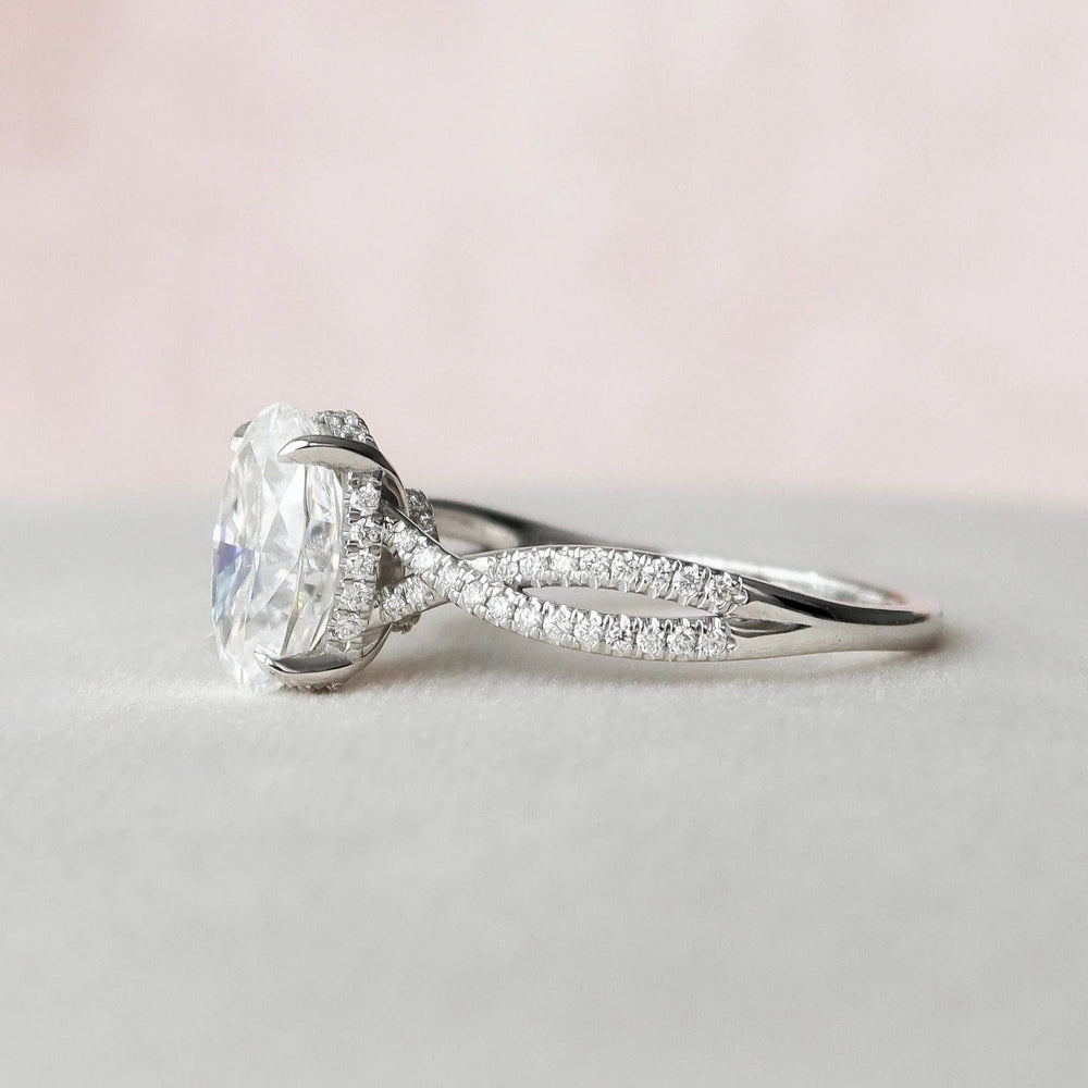 Oval Cut Labgrown Engagement Ring