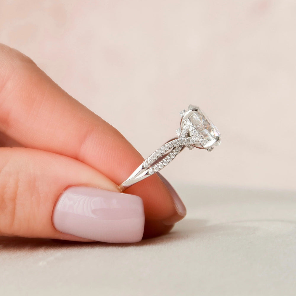 Oval Cut Labgrown Engagement Ring