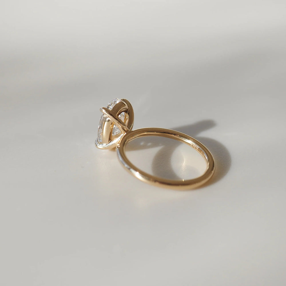Oval Cut Labgrown Engagement Ring