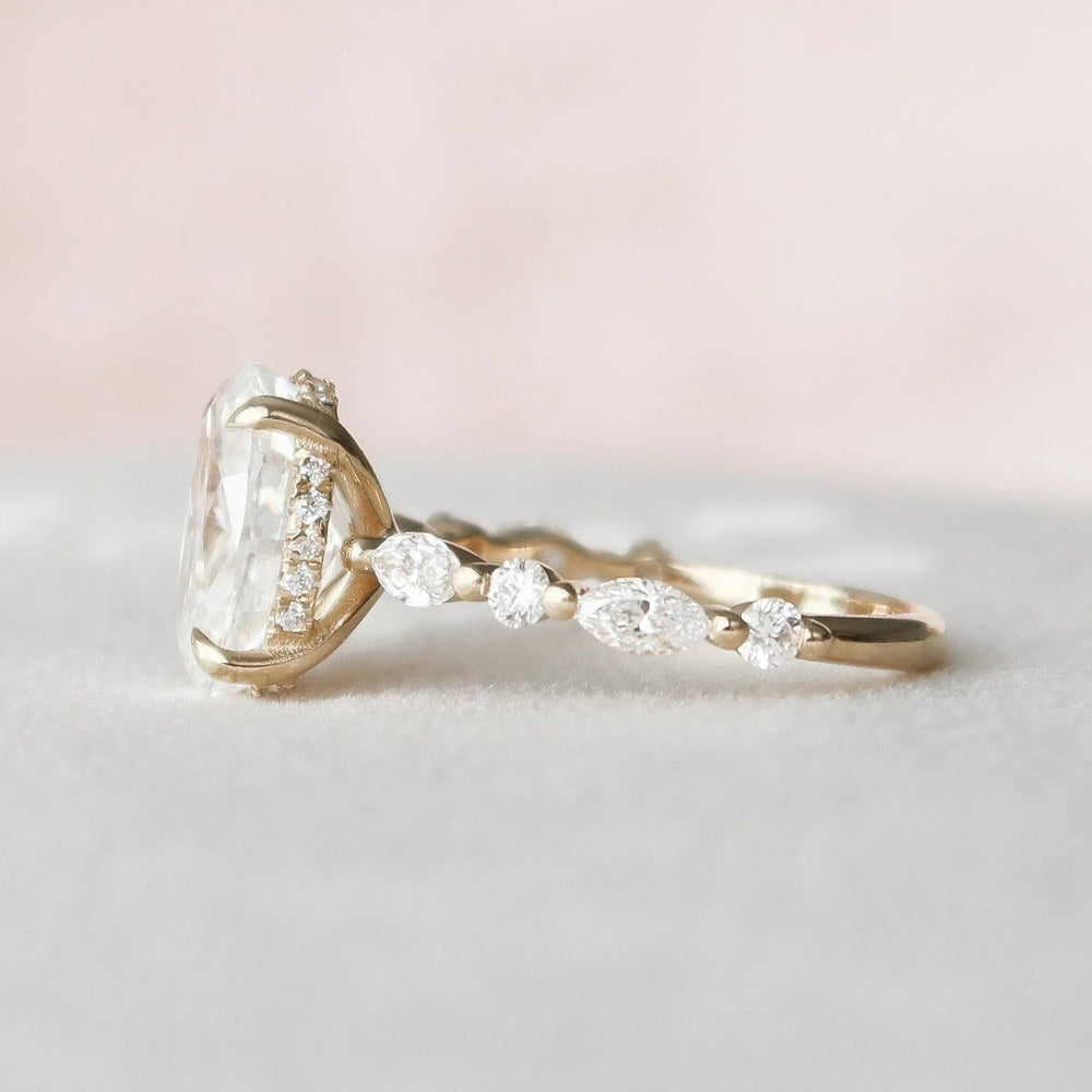 Oval Cut Labgrown Engagement Ring