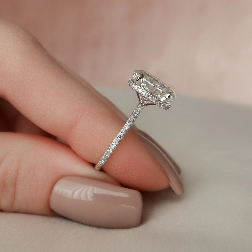 Oval Cut Labgrown Engagement Ring