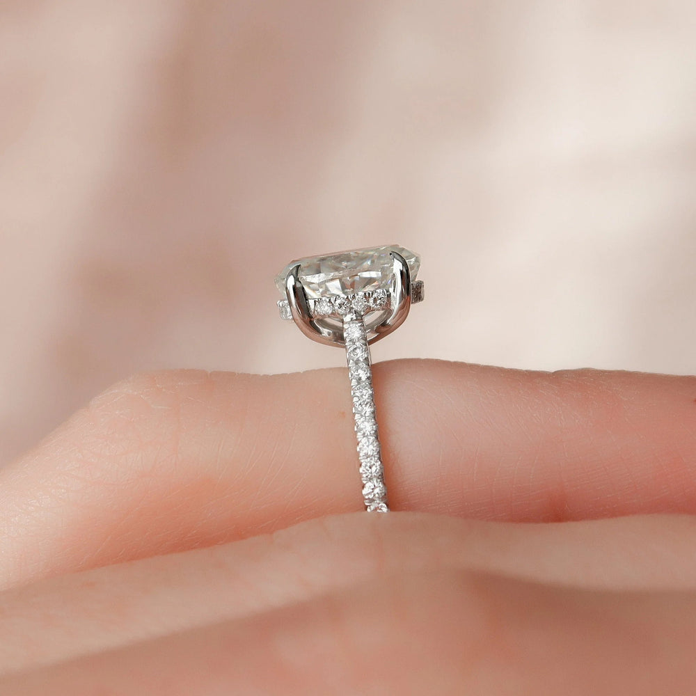 Oval Cut Labgrown Engagement Ring