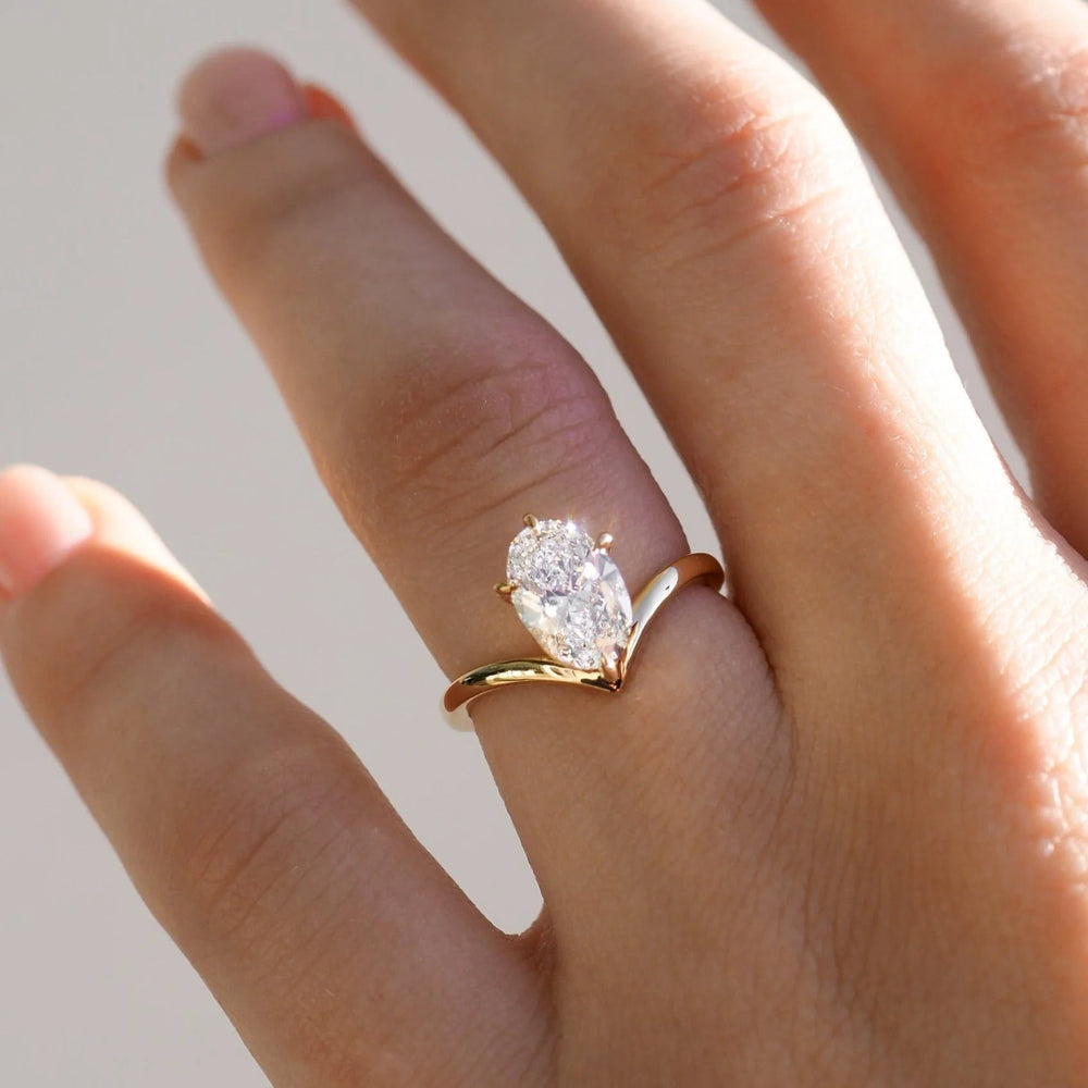 Oval Cut Labgrown Engagement Ring
