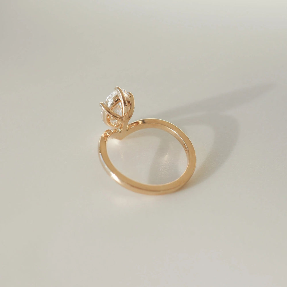 Oval Cut Labgrown Engagement Ring
